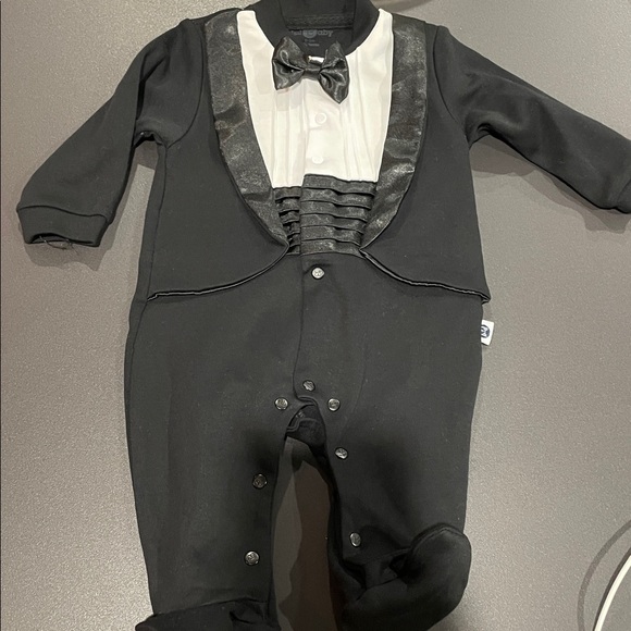 BABY TUXEDO Black White One Piece Footie Onesie 0-3 months formal wedding event - Picture 6 of 7